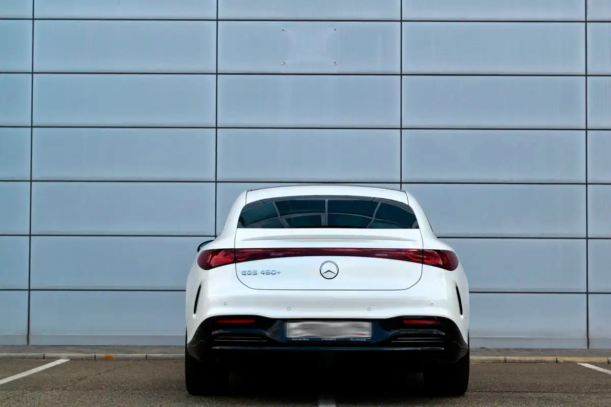 Аренда Mercedes EQS